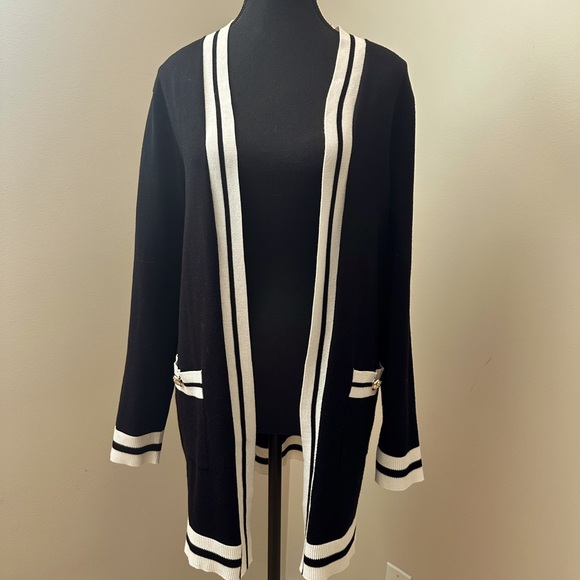 Black cardigan with white trims - Picture 2 of 7